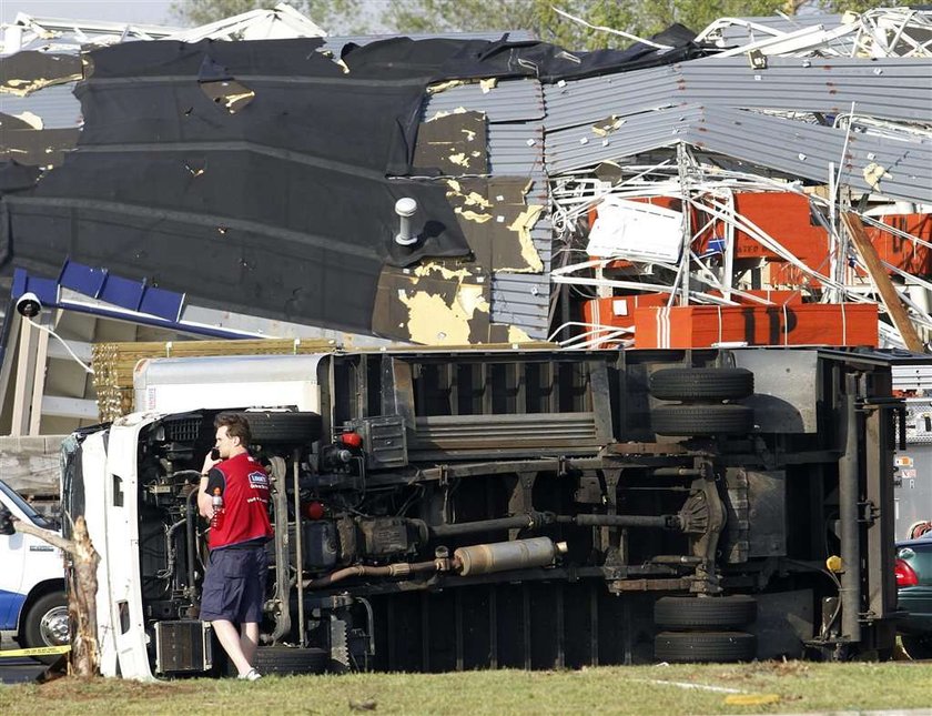 Tragedia w USA. 62 tornada przeszły nad Stanami