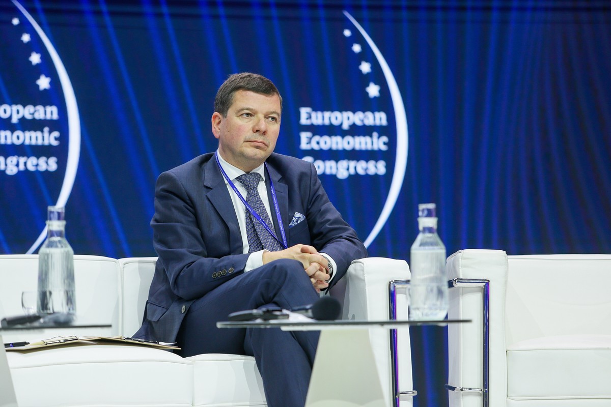 Katowice, 08.05.2024. Członek zarządu STRABAG Sp. z o.o. Wojciech Trojanowski podczas sesji "Budownictwo – inwestycje, przetargi, konkurencja" w ramach XVI Europejskiego Kongresu Gospodarczego w Międzynarodowym Centrum Kongresowym w Katowicach, 8 bm. (aldg) PAP/Jarek Praszkiewicz