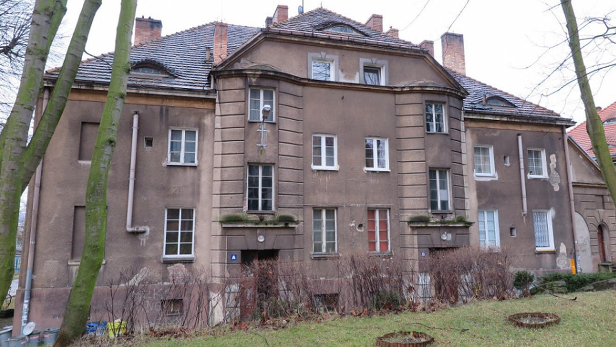 Gdyńscy radni zdecydowali się na przyznanie 800 tys. zł dotacji na przeprowadzenie prac konserwatorskich w 11 budynkach na terenie miasta. Na liście jest m.in. kościół św. Wawrzyńca, Akademia Morska i Akwarium Gdyńskie. Pieniądze na remonty pochodzą z miejskiego budżetu.