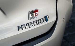 Zbyt szybkie przejście na elektryki przywiąże nas do spalinówek? Toyota ostrzega