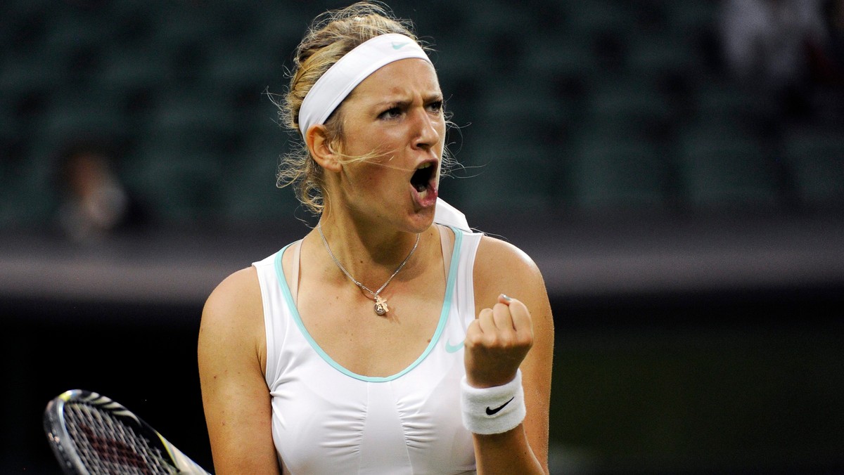 Wiktoria Azarenka (nr 2) wygrała z Tamirą Paszek 6:3, 7:6 (4) w ćwierćfinale wielkoszlemowego turnieju tenisowego rozgrywanego na trawiastych kortach Wimbledonu (z pulą nagród 16,1 mln funtów). W czwartek zmierzy się w półfinale z Sereną Williams.