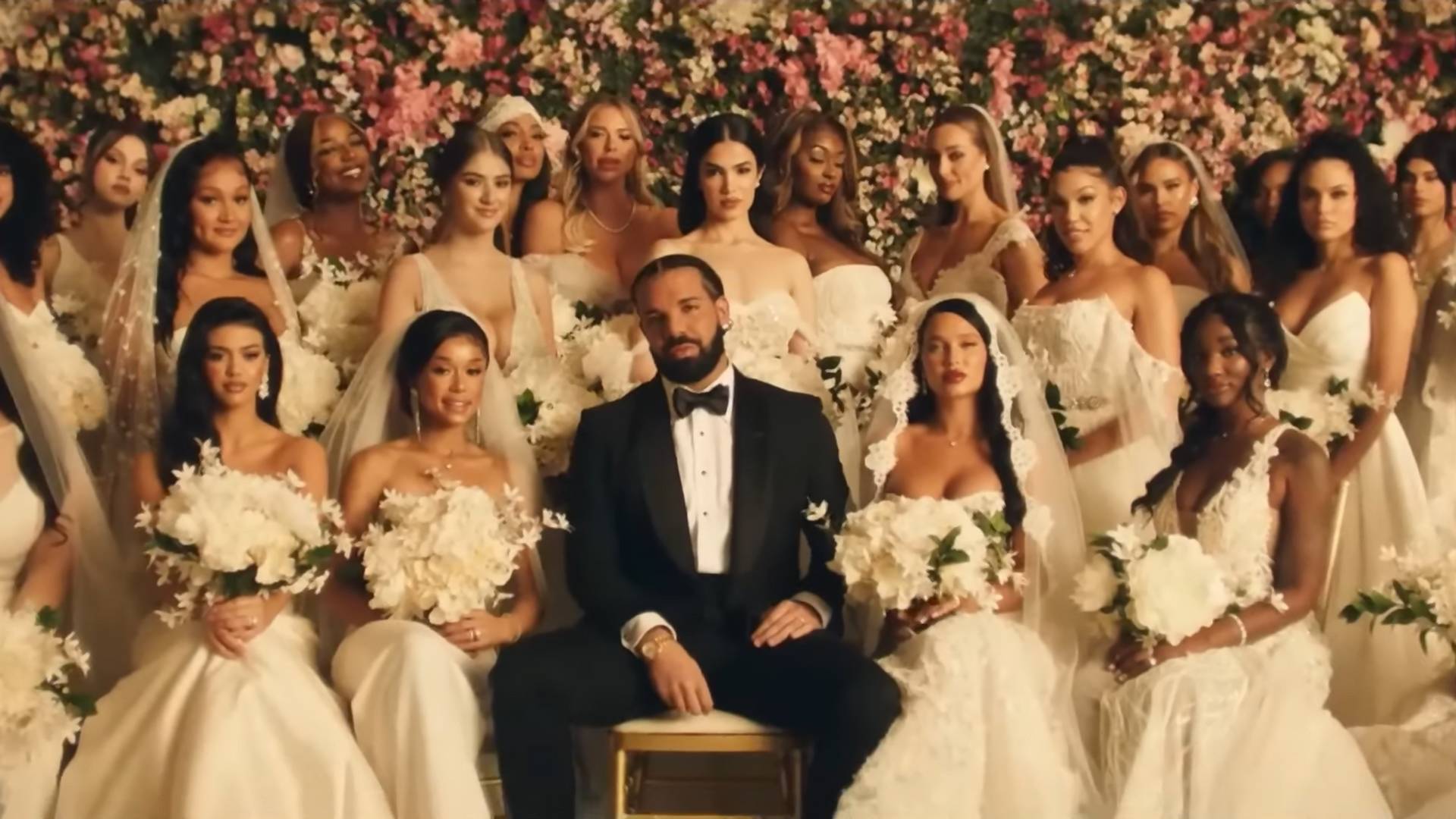 Drake bez zapowiedzi wydał kolejny album. W nowym klipie bierze ślub z 23 modelkami