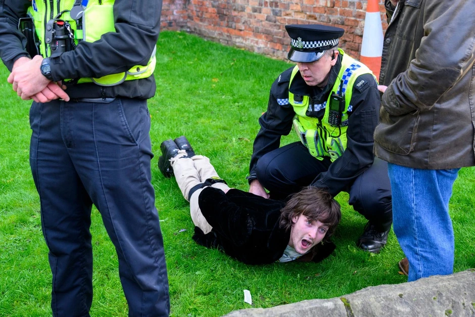 Momak koji je gađao kralja je odmah uhapšen