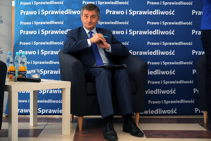 Kuchciński znów grodzi Sejm. Te zdjęcia mówią wszystko