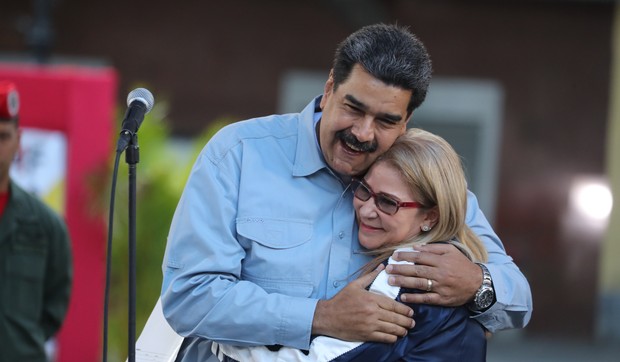 Nikolas Maduro, Silija Flores