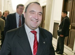 Czym Gosiewski wyciera sobie twarz?