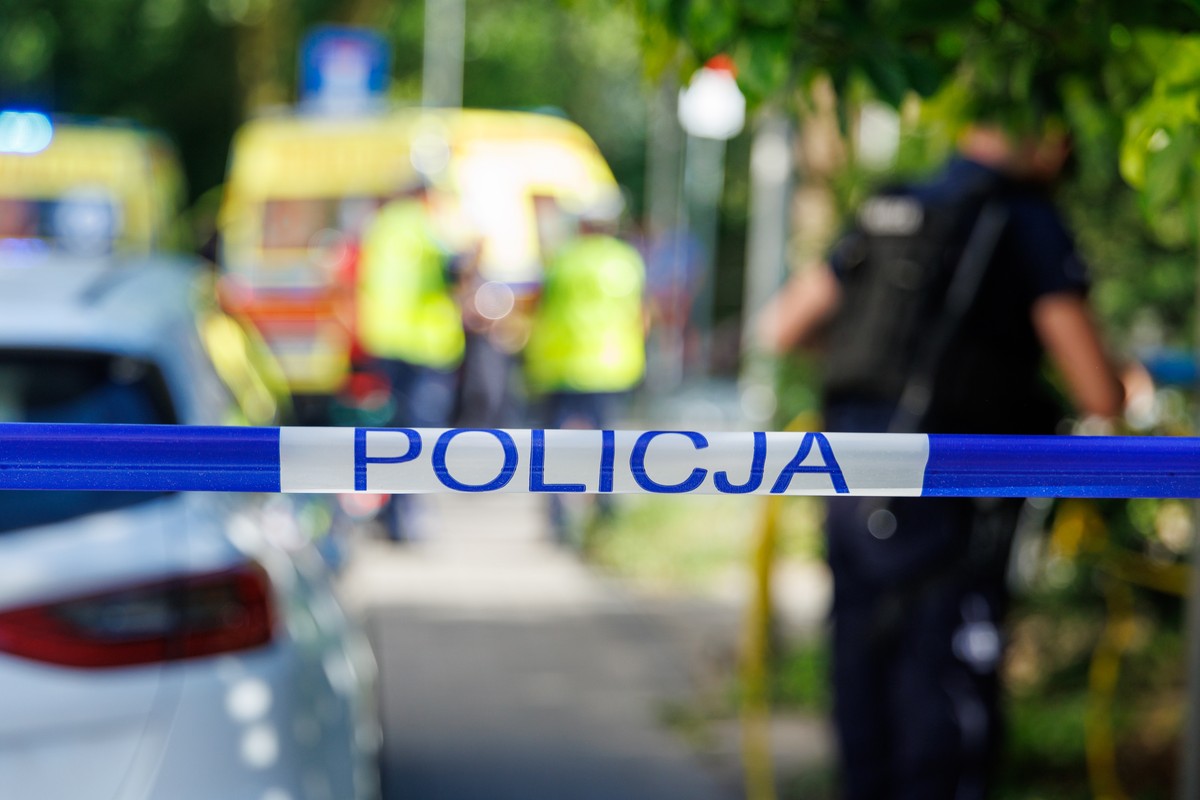 Nocny alarm na stacji paliw w Poznaniu. Przechodzień zauważył ciało