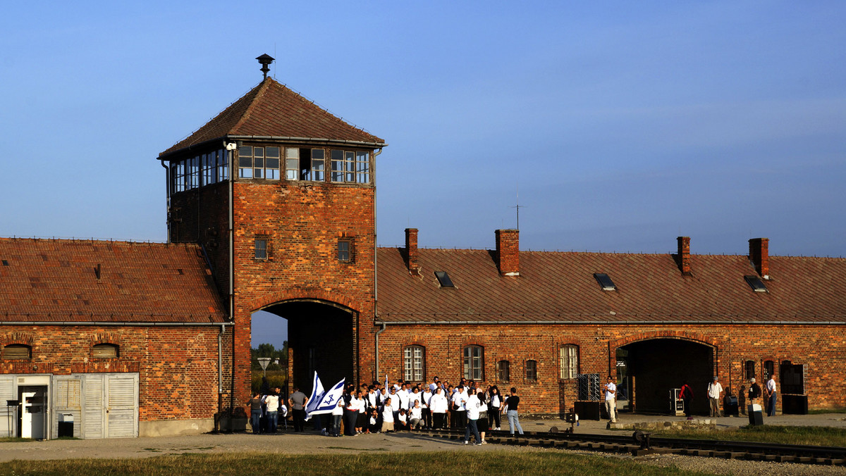 Ok. 20 osób przejdzie 70-km trasę z Oświęcimia do Wodzisławia Śląskiego, by upamiętnić ofiary ewakuacji więźniów Auschwitz, przeprowadzonej przez Niemców w styczniu 1945 r. – poinformował dziś organizator Marszu Pamięci Jan Stolarz.