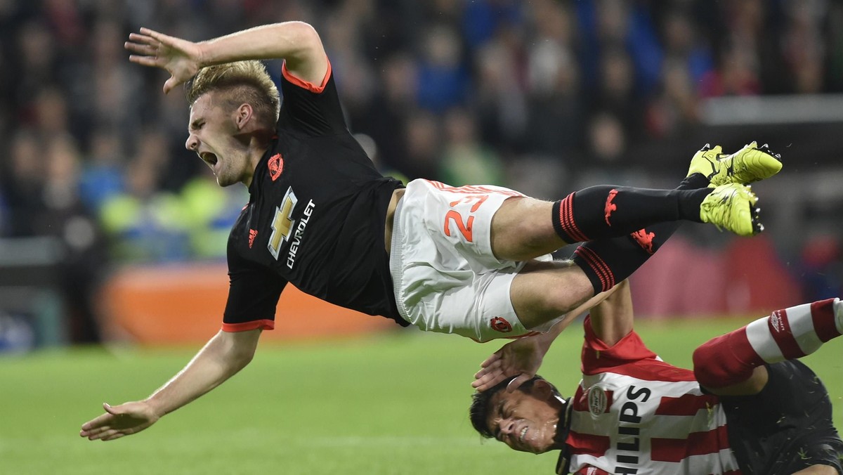 Obrońca Manchesteru United Luke Shaw po wejściu zawodnika PSV Hectora Moreno doznał koszmarnej kontuzji. Piłkarz holenderskiego klubu zdążył już oficjalnie przeprosić rywala. PSV wygrało na inaugurację Ligi Mistrzów 2:1.