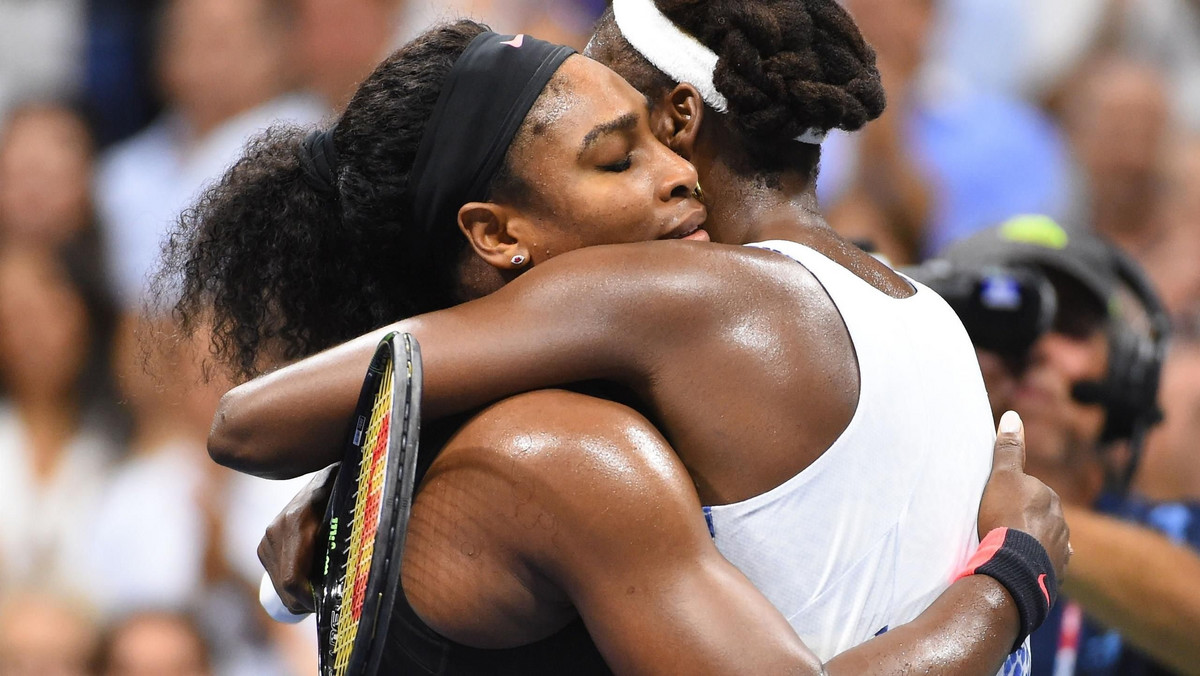 Serena wygrała z Venus w 27. pojedynku sióstr Williams. - Uważam, że to najwspanialsza historia w tenisie - powiedziała pierwsza rakieta świata po zwycięstwie w ćwierćfinale US Open 6:2, 1:6, 6:3 o tym, co im obu udało się osiągnąć w ich dyscyplinie przez te wszystkie lata.