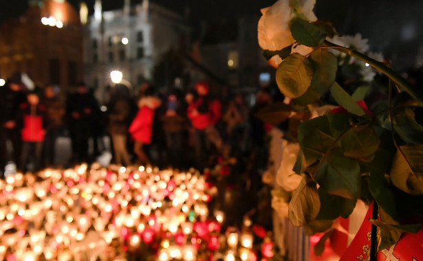 Paweł Adamowicz miał 53 lata, prezydentem Gdańska był od 20 lat. W samorządzie gdańskim zasiadał od początku jego powstania tj. od 1990 r.; w latach 1994-98 był przewodniczącym Rady Miasta Gdańska.