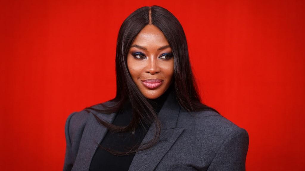 Naomi Campbell mindenkit emlékeztet, hogy mit is jelent a szupermodell kifejezés