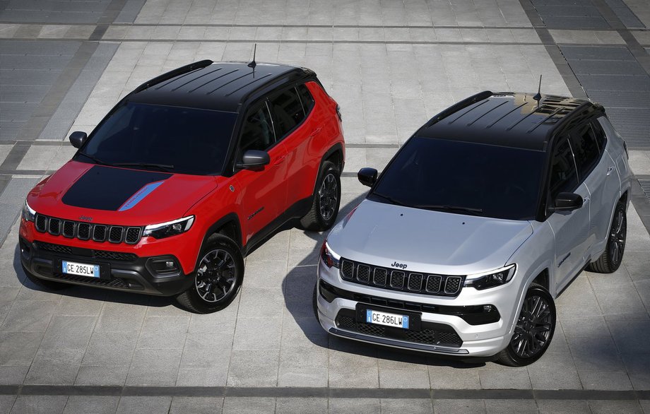 Jeep Compass po liftingu w 2021 r. jest dostępny w pięciu wersjach wyposażenia: Longitude, Limited, S, Trailhawk oraz jubileuszowej - 80th Anniversary. 