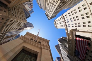 Odbicie na Wall Street dzięki dobrym danym o sprzedaży