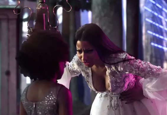 Świąteczna reklama H&M z Nicki Minaj łamie wszystkie reguły, ale dalej wzrusza