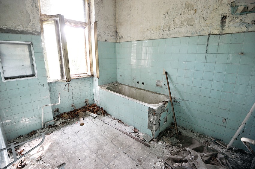 Vila je
potpuno devastirana