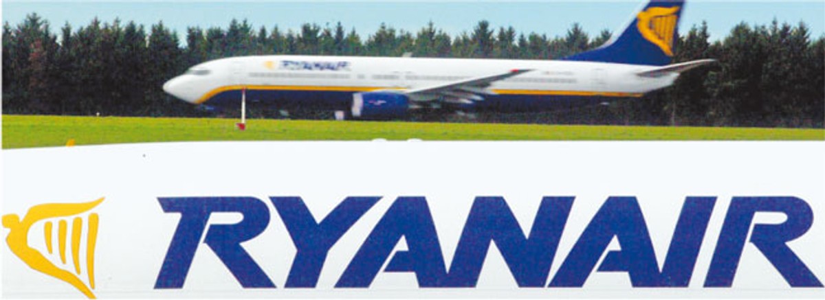 Ryanair zapowiedział, że odda pieniądze jedynie za bilety. Dopiero potem zmienił zdanie Fot. Reuters/Forum