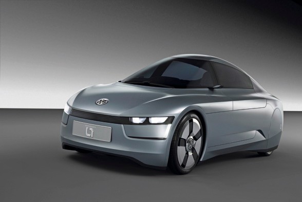 Osiągi? L1 może rozpędzić się do 160 km/h. Przy maksymalnym przyspieszeniu osiąga 100 km/h w 14,3 sekundy. Zbiornik paliwa mieści ledwie 10 litrów, jednak przy średnim spalaniu 1,49 litra zasięg wynosi aż 670 kilometrów