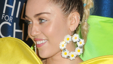 Miley Cyrus w stylizacji kwiatka - hit czy kit?