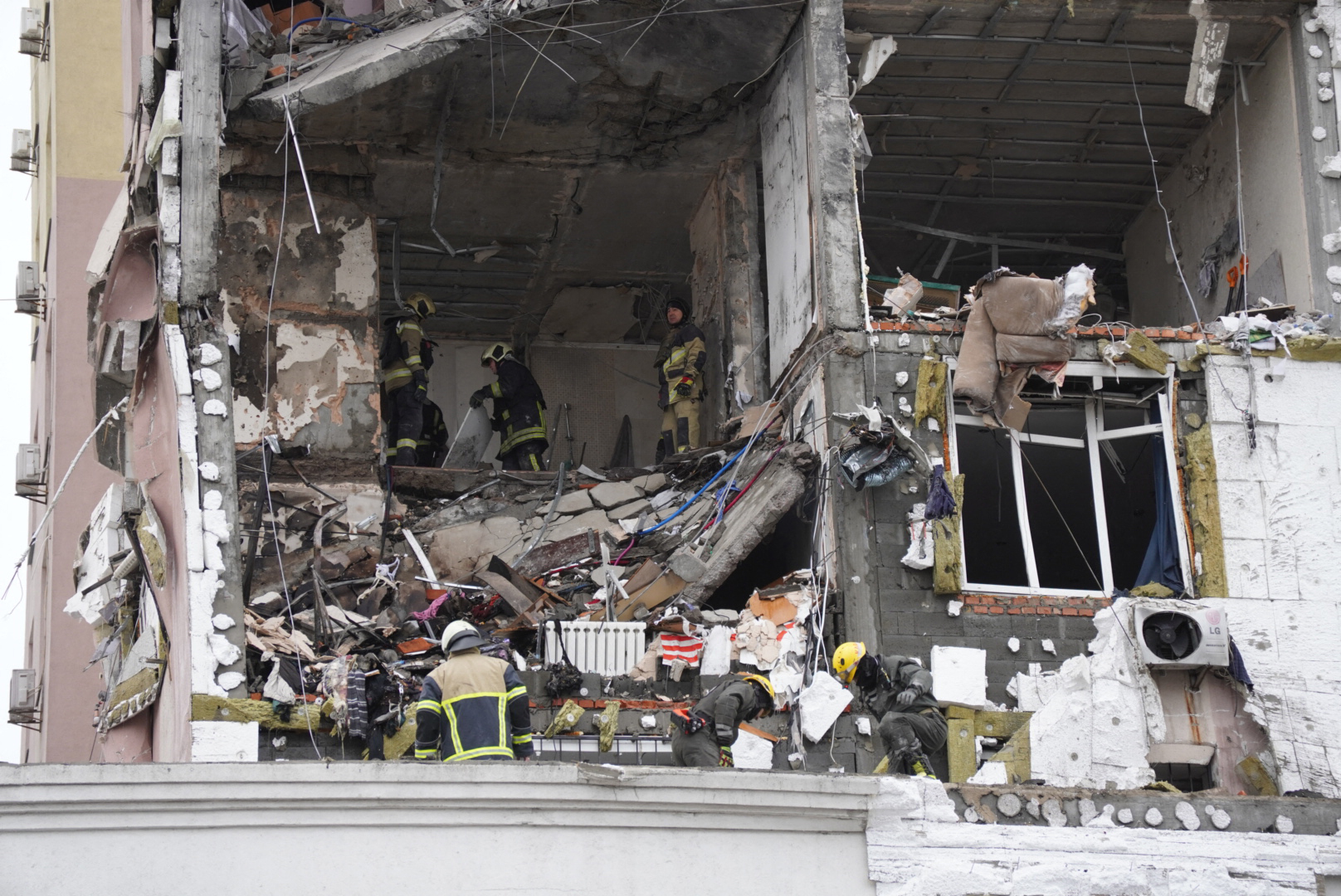 Más de 500 drones rusos atacan Kiev: dos muertos 48h antes del encuentro Trump-Zelenski