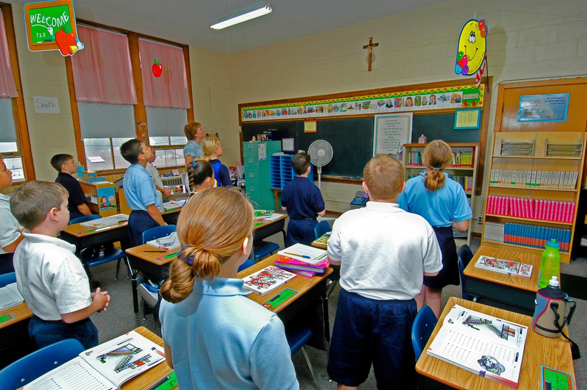 Kościół odpowiada na zmniejszenie liczby godzin religii. W kościołach będą prowadzone katechezy