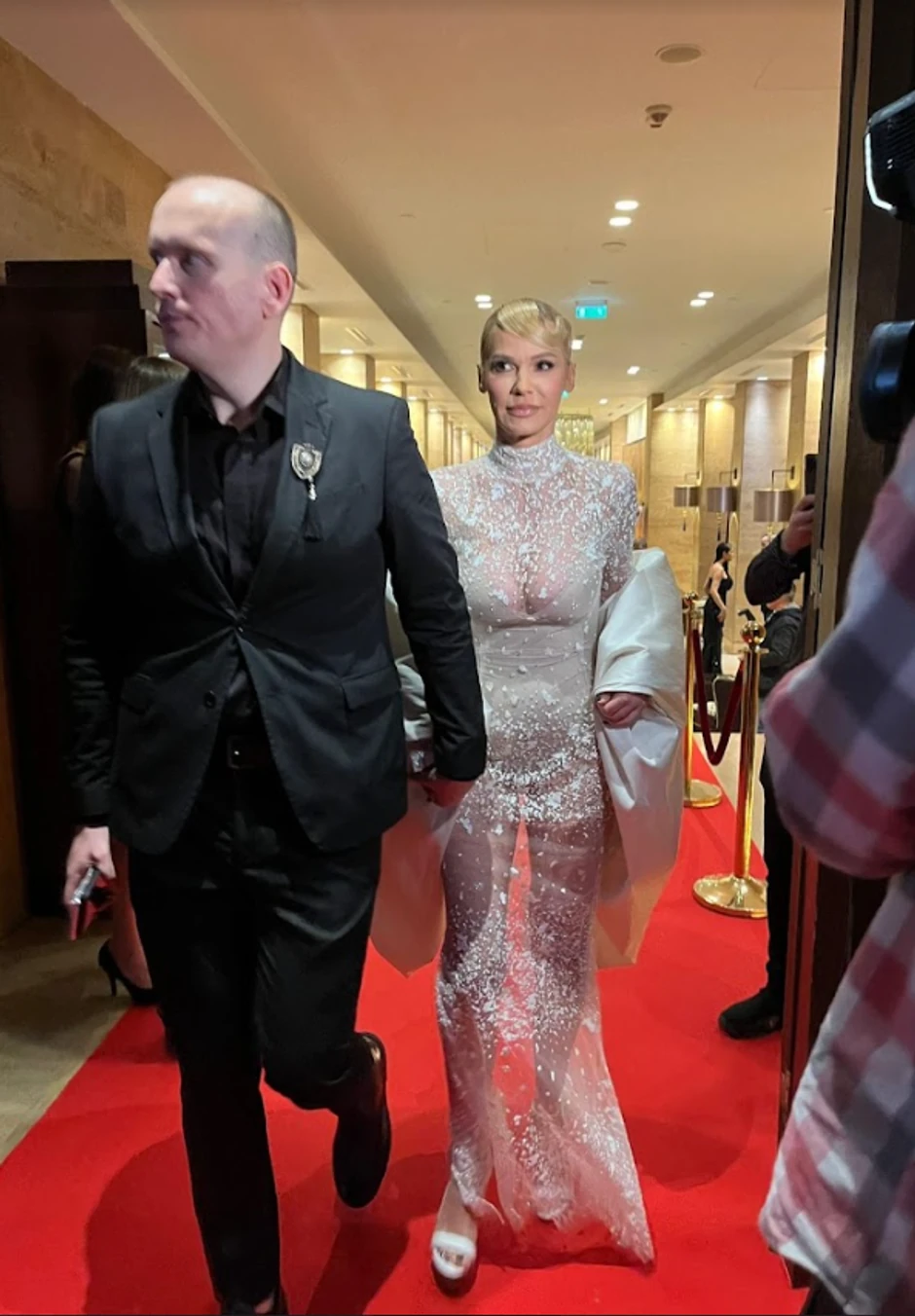 Nataša Bekvalac u providnoj haljini