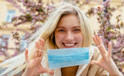 'Nie można mówić o końcu piątej fali, za wcześnie na znoszenie obostrzeń'