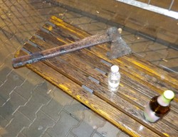 Nietrzeźwy i z siekierą u boku przemierzał autobusem Warszawę. Interweniowały służby