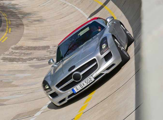Mercedes ujawnił zdjęcia z testów SLS-a w wersji roadster...