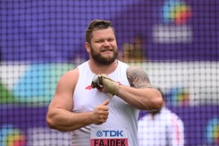 Paweł Fajdek rapuje z Peją. Posłuchaj utworu i zobacz teledysk [WIDEO]