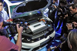 Volkswagen golf HyMotion z ogniwem wodorowym. Zatankujesz 5 kg i przejedziesz 500 km