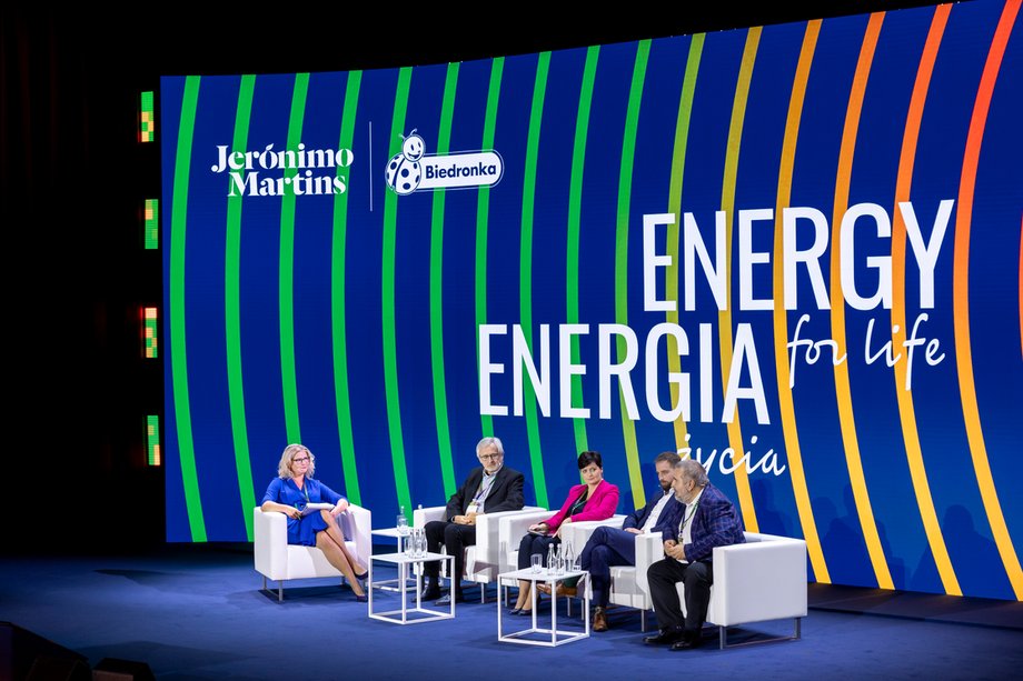 Panel "Energia a środowisko - jak wydobyć pozytywną energię na każdym etapie łańcucha wartości?", prowadząca: Agnieszka Koc: Dyrektor ds. ochrony środowiska w sieci Biedronka.