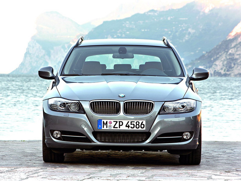 BMW 3: Odmłodzone nadwozie z nową techniką
