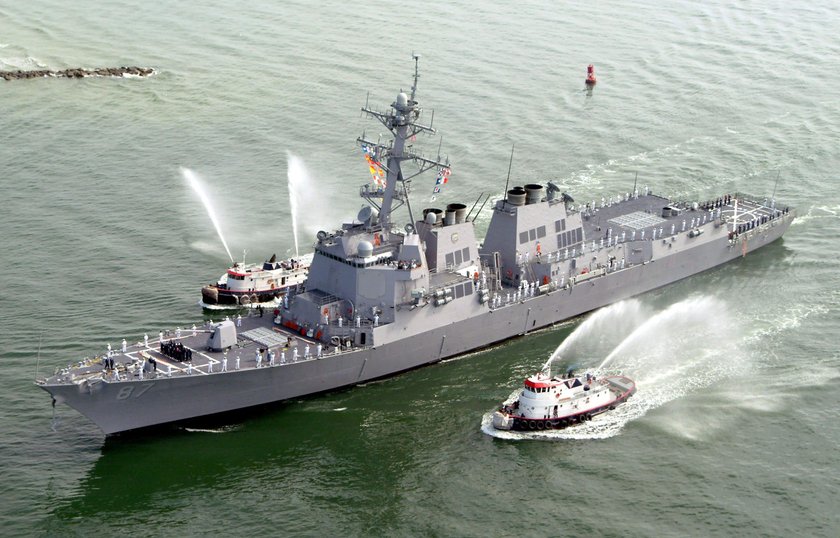 USS Mason znów otworzył ogień