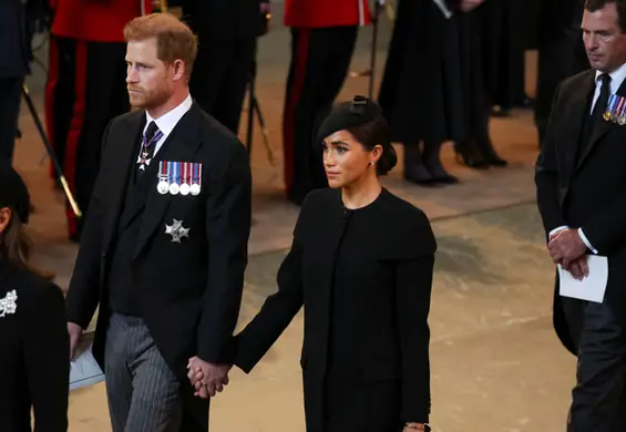 Książę Harry wściekły za to, co król Karol III zdecydował o Meghan Markle. Chodziło o ostatnie pożegnanie królowej