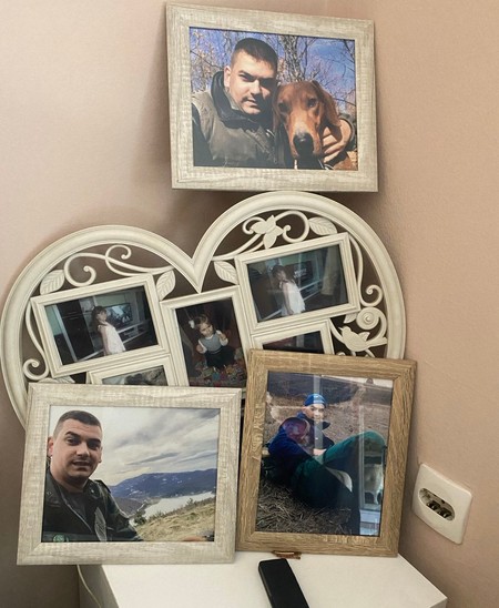 U svakom kutku porodičnog oma nalaze se Aleksine fotografije