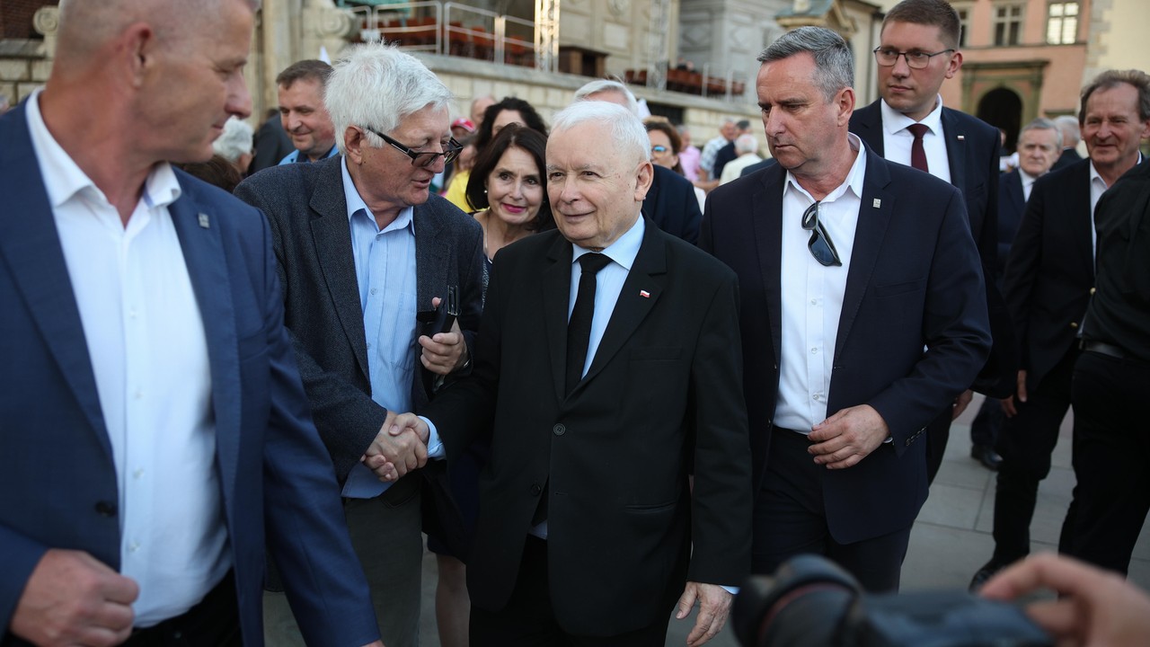 PiS na ruchomych piaskach. Ekspert wskazuje dwa główne problemy partii Kaczyńskiego