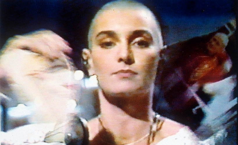 Sinead O'Connor i podarte zdjęcie papieża