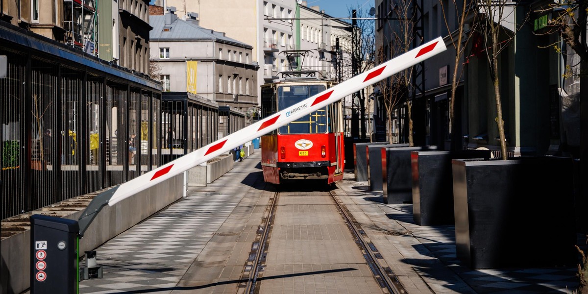 Szlaban na ulicy Małachowskiego w Sosnowcu. 