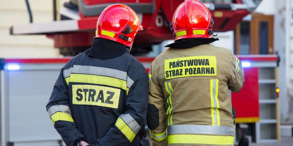 Strażacy interweniowali w domu przy ul. Pastewnej w Zawierciu. Znaleźli dwa ciała. 