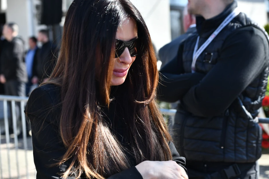 Ana Sević lije suze