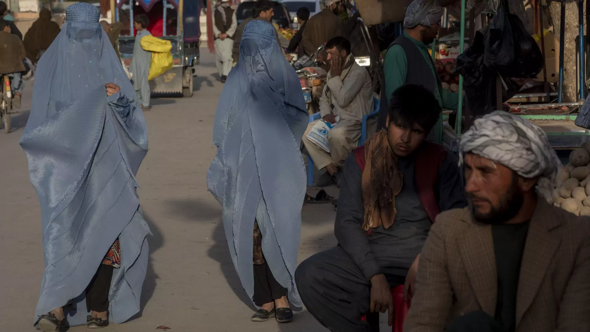 Talibowie wprowadzają szariat w Afganistanie. Kary są przerażające