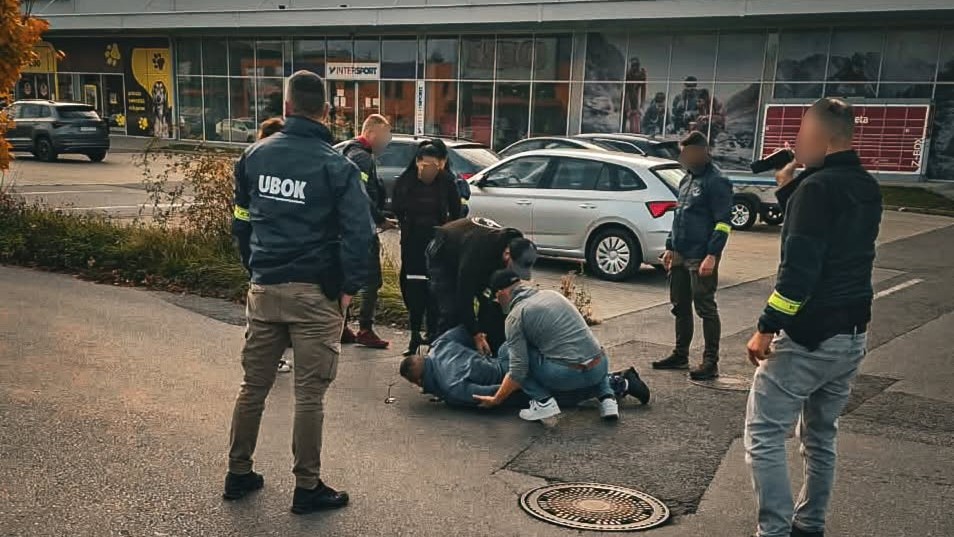 Vyšetrovateľ ÚBOK obvinil v rámci akcie Kandidát tri osoby