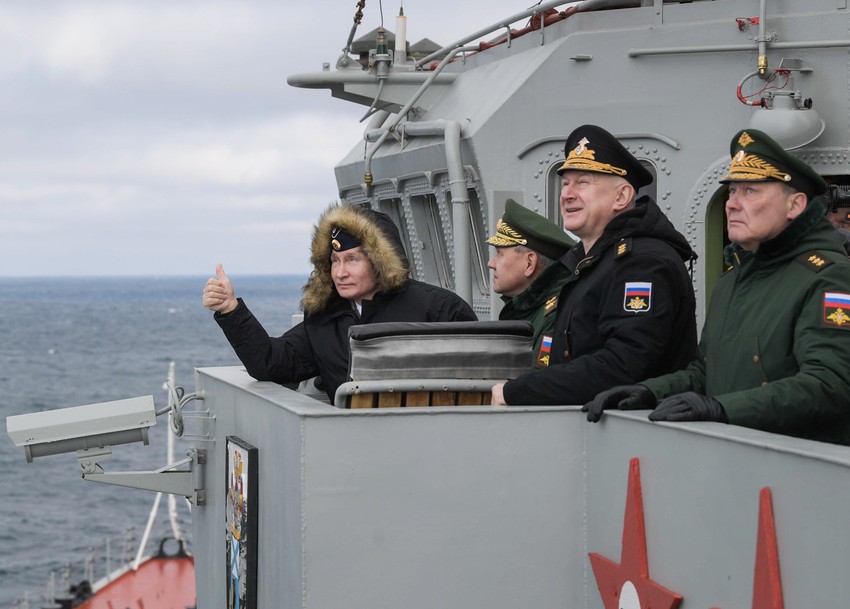 Vladimir Putin, Sergej Šojgu, admiral Nikolaj Jevmenov i general pukovnik Aleksander Dvornikov