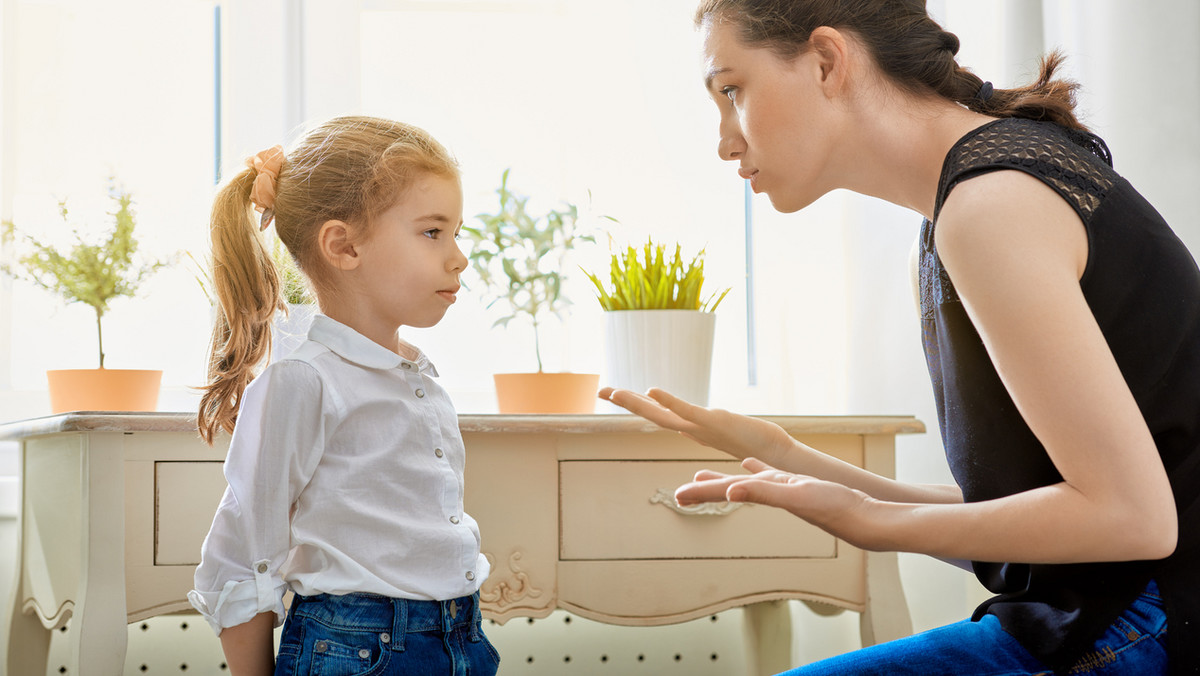 Nie podoba mi się, kiedy zwraca się do mnie po imieniu 4-letnie dziecko moich znajomych. Wiadomo, że jest to wychowanie jego rodziców. Czy i jak zwrócić im uwagę? Dziękuję za wyjaśnienie. Anita