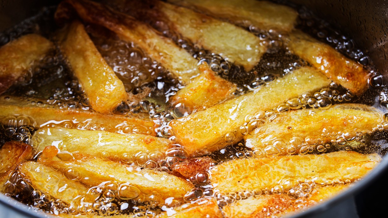 Trik používaný v reštauráciách odstraňuje zápach vyprážania z vášho domova.