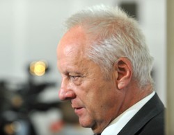 Niesiołowski nie poda ręki Macierewiczowi i Zarembie. "Musiałbym ją potem umyć"