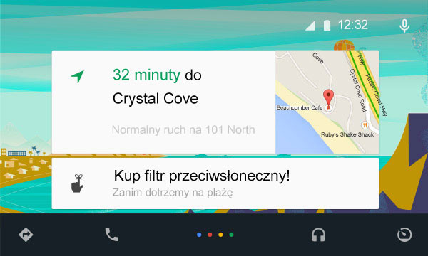 Android Auto ma prosty i intuicyjny interfejs. Ekran startowy pokazuje aktualne informacje nawigacyjne, ostatnio wybierane kontakty i inne przydatne dane uporządkowane na minimalistycznych kartach.