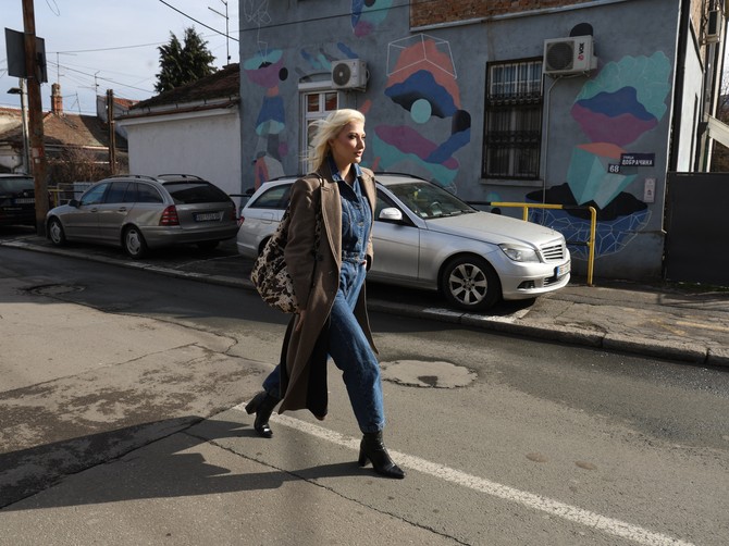 Prelepa Jana prošetala vrhunski autfit beogradskim ulicama i nema ko se nije okrenuo