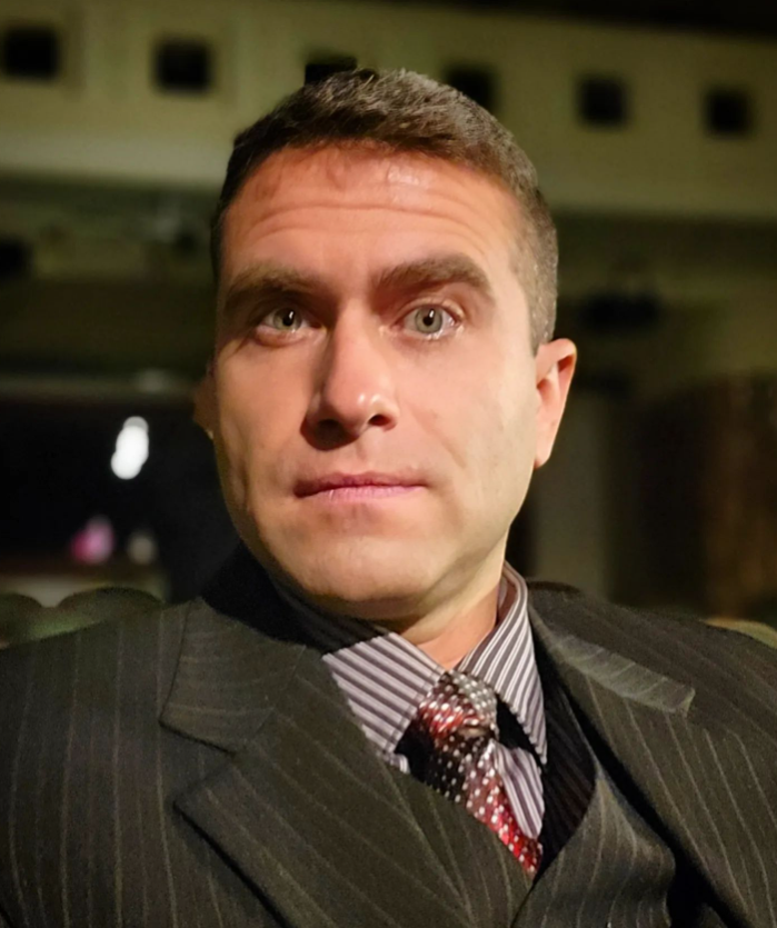 Dabingový herec Michal Domonkos.